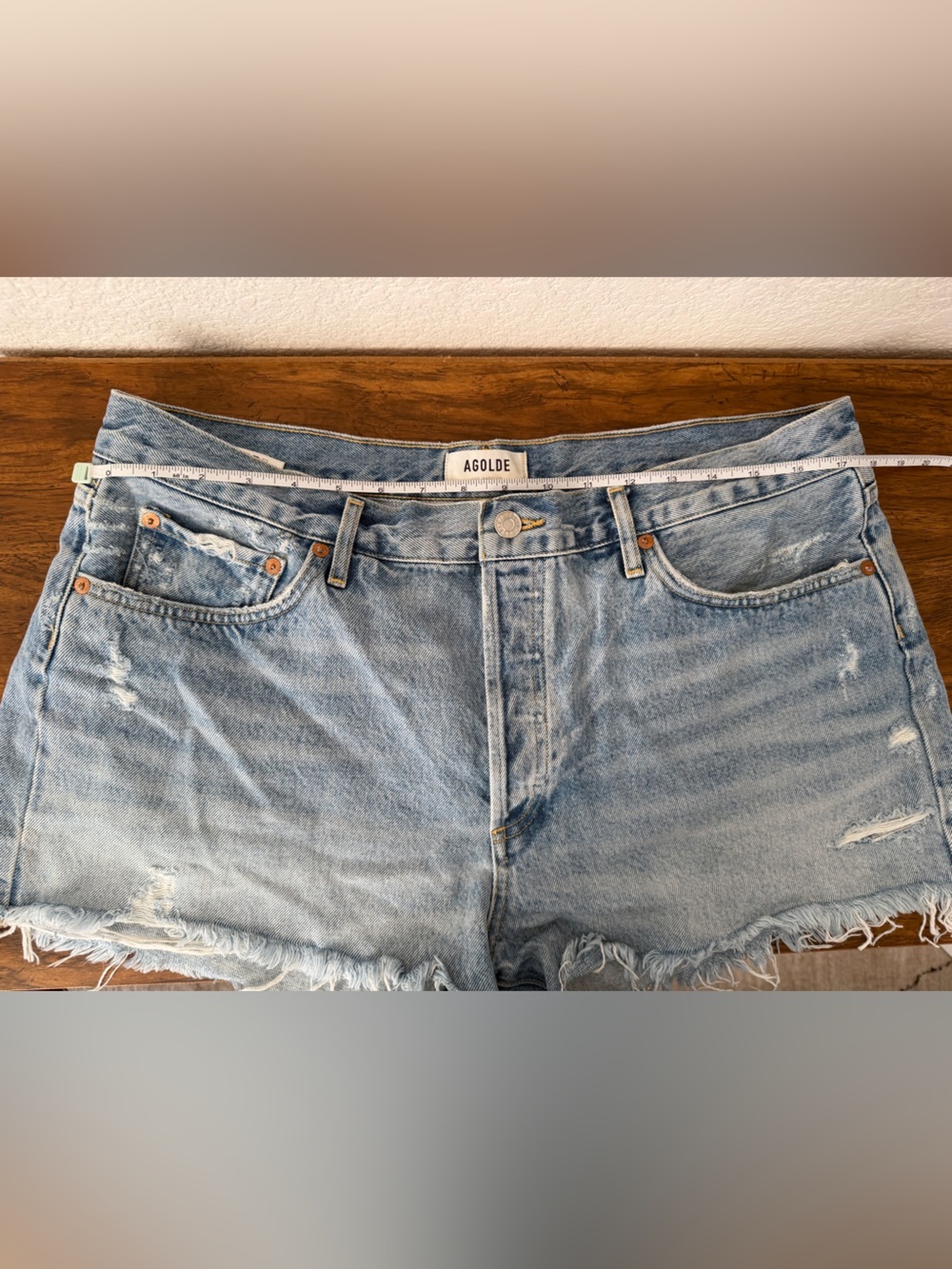 Agolde PARKER VINTAGE CUT OFF SHORT IN SWAPMEET - Picture 5 of 10